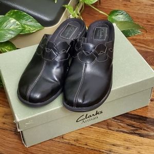 Clarks Artisan Dellwood Rose Mules EUC w/Box